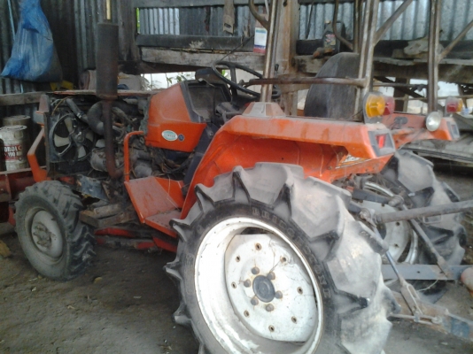 ขายรถไถ20แรงโฟวินใส่เครืองอีซูซุมีเครื่องเก่าแถมให้ ขายรถไถ20แรงโฟวินใส่เครืองอีซูซุมีเครื่องเก่าแถมให้