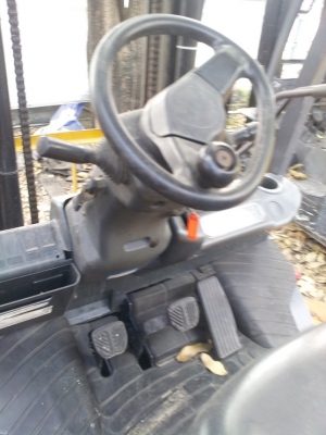 Forklift  TCM ขนาด 2.5 ตัน ดีเซล เกียร์อัตโนมัติ สูง 3.0 เมตร ยางตัน  รถยกฟอร์คลิฟท์ รับประกันหลังการขาย