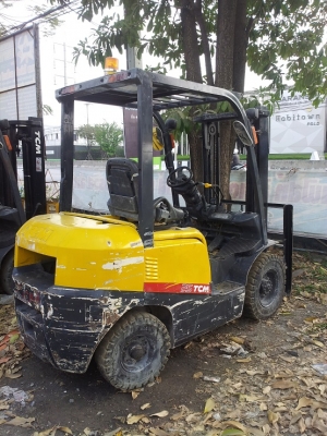 Forklift  TCM ขนาด 2.5 ตัน ดีเซล AUTO ยกสูง 3.0 เมตร ยางตัน    รับประกันหลังการขาย
