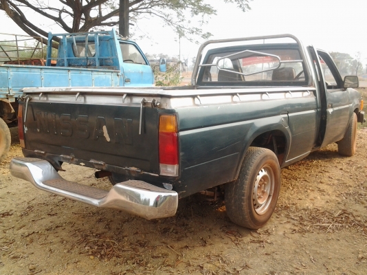 NISSAN BIG M TD25 กะบะเลส ภายในสวย เครื่องดี แชสชีงาม