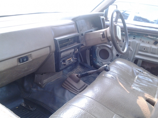 NISSAN BIG M TD25 กะบะเลส ภายในสวย เครื่องดี แชสชีงาม