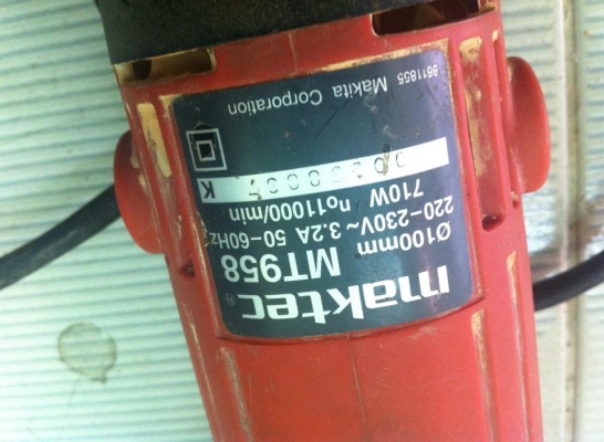 เครื่องเจียรไฟฟ้า Maktec รุ่น MT958 สภาพใหม่ ราคาถูก