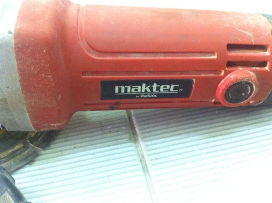 เครื่องเจียรไฟฟ้า Maktec รุ่น MT958 สภาพใหม่ ราคาถูก
