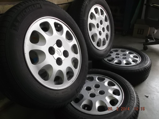 ขายแม็ก โตโยต้า สามห่วง พร้อมยาง สภาพดี ขายแม็ก โตโยต้า สามห่วง พร้อมยาง สภาพดี