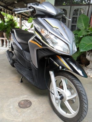 ฮอนด้าคลิกไอสีเทาดำรถปี52 สภาพดีภาษียังไม่ขาด เอกสารพร้อมโอน