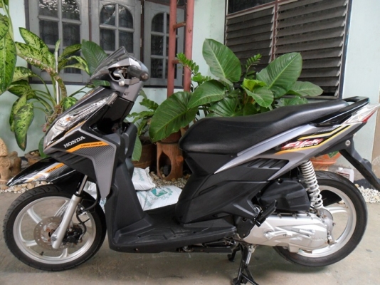 ฮอนด้าคลิกไอสีเทาดำรถปี52 สภาพดีภาษียังไม่ขาด เอกสารพร้อมโอน