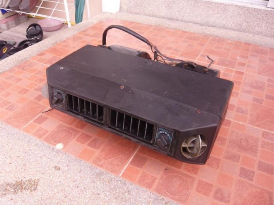 ขายตู้แอร์แขวนฟอมูล่าหน้าปรับได้แบบสองช่อง 1250 บาท