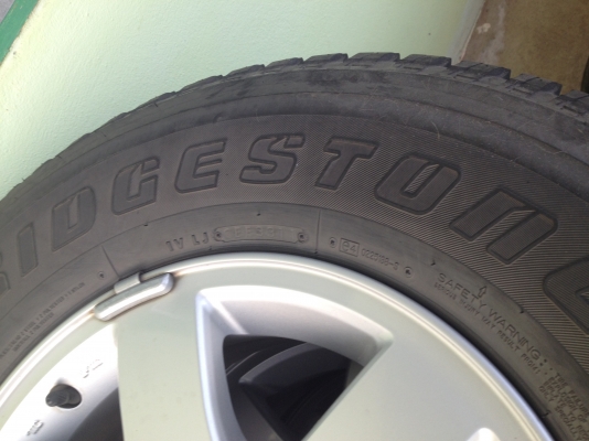 ขายล้อแม็กเดิมปาเจโร่ ขอบ 16 พร้อมยางบริดสโตน 265/70/16 ปลายปี 11 ขายล้อแม็กเดิมปาเจโร่ ขอบ 16 พร้อมยางบริดสโตน 265/70/16 ปลายปี 11