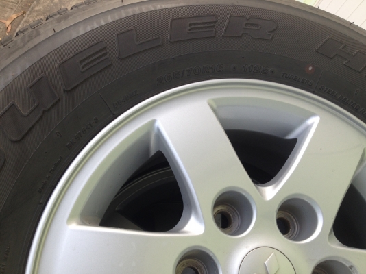 ขายล้อแม็กเดิมปาเจโร่ ขอบ 16 พร้อมยางบริดสโตน 265/70/16 ปลายปี 11 ขายล้อแม็กเดิมปาเจโร่ ขอบ 16 พร้อมยางบริดสโตน 265/70/16 ปลายปี 11