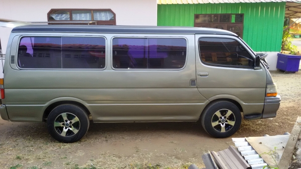 TOYOTA HIACE
