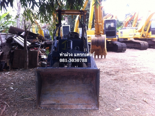 Komatsu SD10-3 (รถตักโฟลคลิฟต์ล้อยาง)  สนใจติดต่อ ท่าม่วง แทรกเตอร์ 081-3030788, 085-1746828  สภาพพร้อมใช้งาน เก็บงานรั่วซึมเรียบร้อยครับ ราคา 180,000 บาท