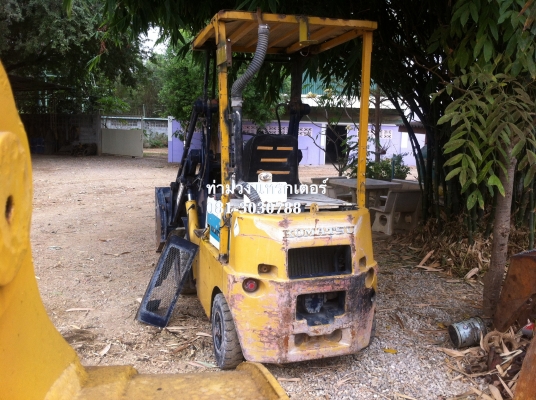 Komatsu SD10-3 (รถตักโฟลคลิฟต์ล้อยาง)  สนใจติดต่อ ท่าม่วง แทรกเตอร์ 081-3030788, 085-1746828  สภาพพร้อมใช้งาน เก็บงานรั่วซึมเรียบร้อยครับ ราคา 180,000 บาท