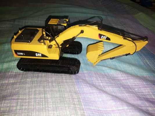 ขายโมเดลcaterpillar 320DL ครับ รายละเอียดโมเดลสวยมากครับ เหมือนจริงและขยับได้เหมือนจริงมากครับ ทำจากเหล็กนะครับ ใบแทรกก้อเหล็กคับ ราคานี้พร้องส่งemsด่วนให้เลยครับหรือส่งรถทัวได้ครับตามแต่จะสะดวก (ขายจริงส่งจริงครับไม่มีโกงแน่นอนครับ)
