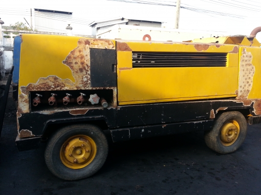 ขายเครื่องปั้มลม 700 CFM เครื่องยนต์ CATERPILLAR 3208 สกรู Atlas  พร้อมใช้งานลมเร็ว