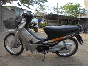 เวฟ 100 สตาร์ทมือ