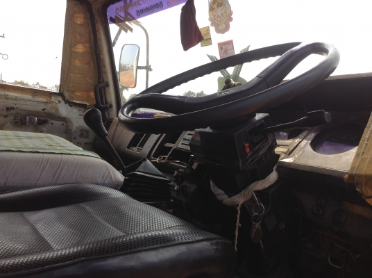 ขาย 10 ล้อเพลาเดียว เครื่อง 6BF1 185 แรงม้า เกียร์ร็อคเสื้อลาย พวงมาลัยพาวเวอร์ ยางเต็ม ทะเบียนเต็มพร้อมโอน