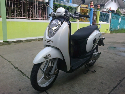 ขายscoopy i ปี2011 มือแรกรถพร้อมใช้ครับราคาถูก