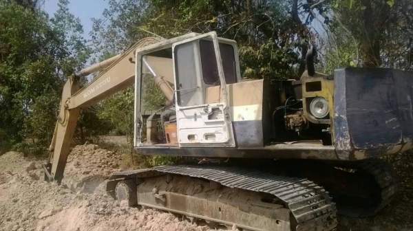 ขายรถแบคโฮ KOMATSU PC-200-5 รถทำงานได้ดี ราคาถูกๆ แค่.550000 ต่อรอง สนใจรีบจองด่วน