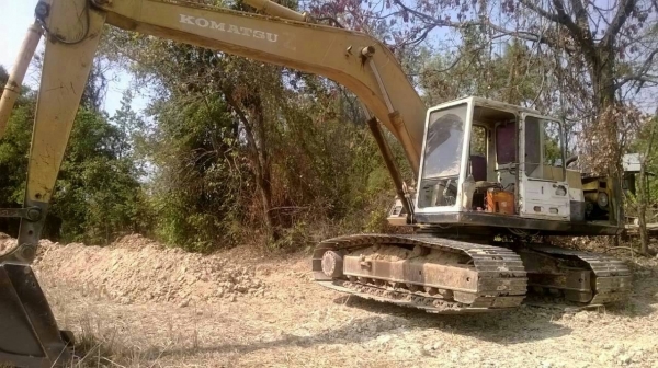 ขายรถแบคโฮ KOMATSU PC-200-5 รถทำงานได้ดี ราคาถูกๆ แค่.550000 ต่อรอง สนใจรีบจองด่วน