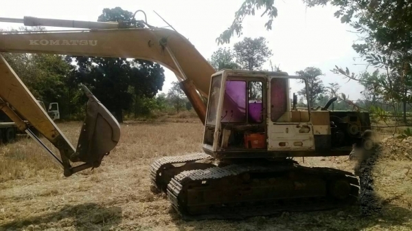 ขายรถแบคโฮ KOMATSU PC-200-5 รถทำงานได้ดี ราคาถูกๆ แค่.550000 ต่อรอง สนใจรีบจองด่วน