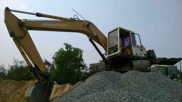 ขายรถแบคโฮ KOMATSU PC-200-5 รถทำงานได้ดี ราคาถูกๆ แค่.550000 ต่อรอง สนใจรีบจองด่วน