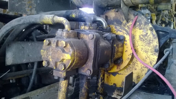 ขาย KOMUT SU PC 100-1 รถสวย เก่านอกมา ใช้งานนิดหน่อยครับ