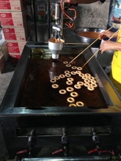 ขายเครื่องทำขนมโดนัส แบบปั้มลมบังคับด้วยแก๊ส เครื่องสวยใช้น้อยราคาคุยกัน