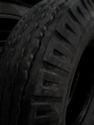 ยาง 6 ล้อกลาง BRIDGESTONE  มีชุด 4 เส้น ติดต่อ.081-427-3941