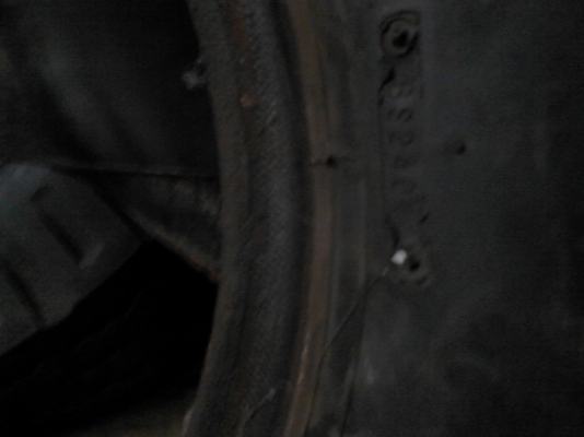 ยาง 6 ล้อกลาง BRIDGESTONE  มีชุด 4 เส้น ติดต่อ.081-427-3941