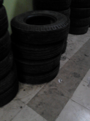 ยาง 6 ล้อกลาง BRIDGESTONE  มีชุด 4 เส้น ติดต่อ.081-427-3941