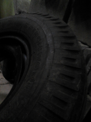 ยาง 6 ล้อกลาง BRIDGESTONE  มีชุด 4 เส้น ติดต่อ.081-427-3941