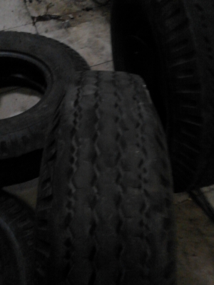 ยาง 6 ล้อกลาง BRIDGESTONE  มีชุด 4 เส้น ติดต่อ.081-427-3941