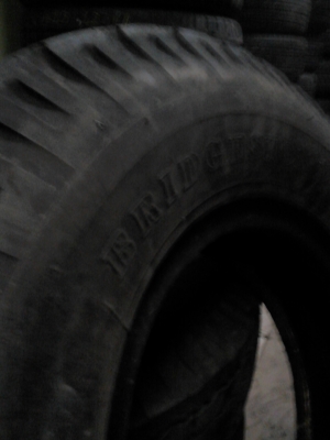 ยาง 6 ล้อกลาง BRIDGESTONE  มีชุด 4 เส้น ติดต่อ.081-427-3941