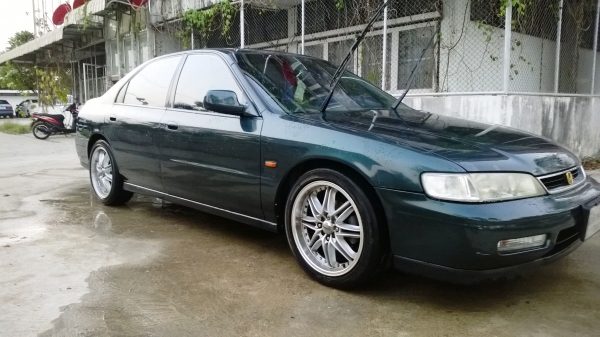 ขาย honda accord โฉมไฟท้ายก่อนเดียว เกียรออโต้ ติดแกสลงเล่มแล้ว