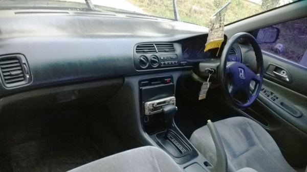 ขาย honda accord โฉมไฟท้ายก่อนเดียว เกียรออโต้ ติดแกสลงเล่มแล้ว