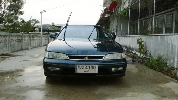 ขาย honda accord โฉมไฟท้ายก่อนเดียว เกียรออโต้ ติดแกสลงเล่มแล้ว