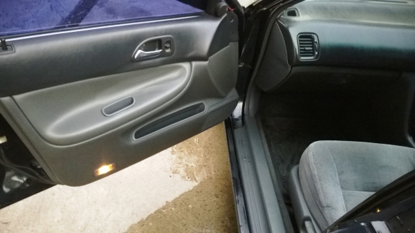 ขาย honda accord โฉมไฟท้ายก่อนเดียว เกียรออโต้ ติดแกสลงเล่มแล้ว