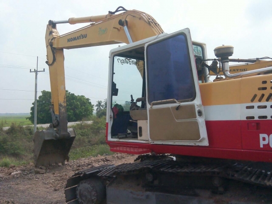 ขายรถแบคโฮ KOMATSU PC-200 รุ่น 3 และ รุ่น 5 ราคา.700000 คอนโทรนสั้น  ราคาย้อมๆสนใจโทร