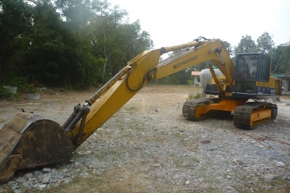 ขายแบ็คโฮ komatsu pc200-รุ่น3