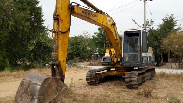 ขายด่วนสิบล้อเทรนเลอร์หางปลาทะเบียนเป็นท้ายลาดแล้วพร้อมแบ็คโฮKomatsu Pc120-5 สภาพเดิมๆเอกสารอินวอยโทร0801515451