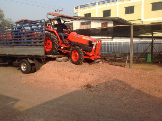 ปัญญาแทรคเตอร์มาแล้ว...จัดมาให้ครับ รีบโดยด่วน.คูโบต้า L4508 พร้อมใบมีดตราช้าง ยางหน้าใหม่ 2 เส้น จัดส่งอ.สนามชัยเขต จ. ฉะเชิงเทรา