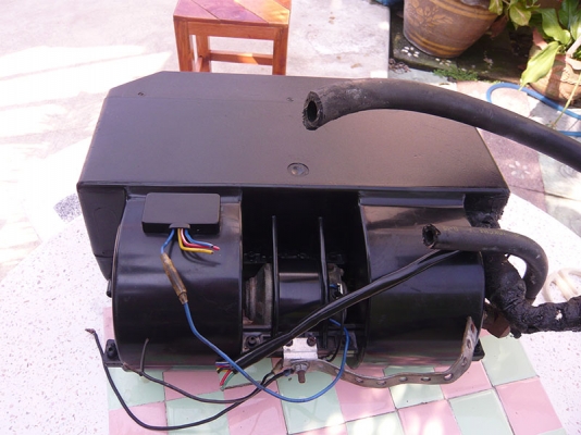 ขายตู้แอร์แขวนฟอมูล่าหน้าปรับได้แบบสองช่อง 1250 บาท