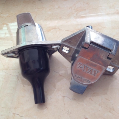 ปลั๊กไฟ 7 ขา ผลิตจากอลูมิเนียม ขายเป็นชุด และขายแยกตัวผู้ ตัวเมีย ปลั๊กไฟ 7 ขา ผลิตจากอลูมิเนียม ขายเป็นชุด และขายแยกตัวผู้ ตัวเมีย