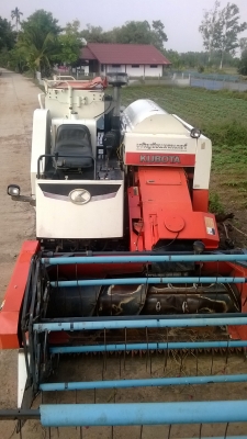 ด่วนคับ ขายรถเกี่ยวข้าวคูโบต้าdc60plus349000 บาท