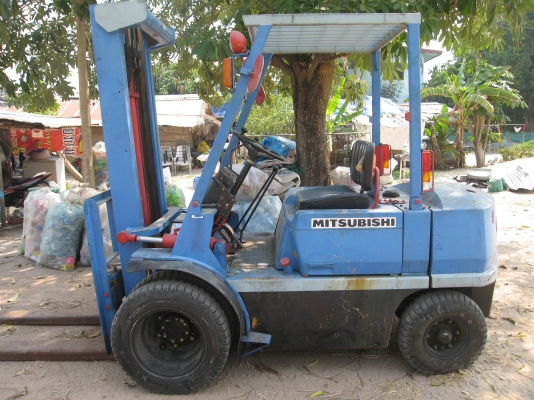 ขายรถฟอร์คลิฟต์มิตซูบิชิ 2.5 ตันเก่านอกเครื่องเบนซินติดแก๊ซแล้วใช้ประหยัดดีครับ