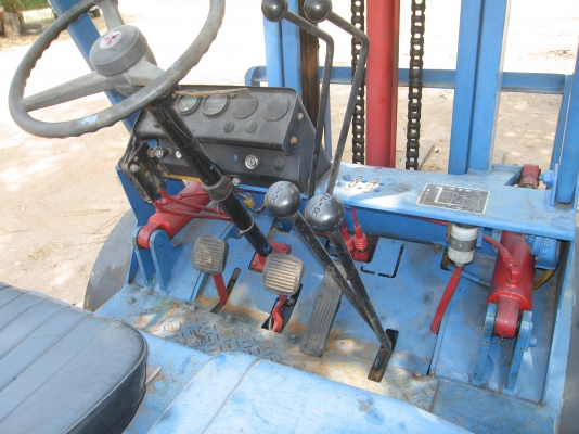 ขายรถฟอร์คลิฟต์มิตซูบิชิ 2.5 ตันเก่านอกเครื่องเบนซินติดแก๊ซแล้วใช้ประหยัดดีครับ