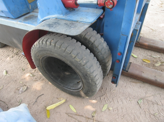 ขายรถฟอร์คลิฟต์มิตซูบิชิ 2.5 ตันเก่านอกเครื่องเบนซินติดแก๊ซแล้วใช้ประหยัดดีครับ