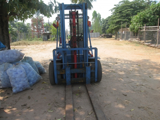 ขายรถฟอร์คลิฟต์มิตซูบิชิ 2.5 ตันเก่านอกเครื่องเบนซินติดแก๊ซแล้วใช้ประหยัดดีครับ