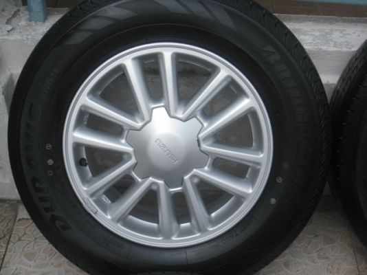 ขายล้อแม็กป้ายแดง new dmax 16"x6.5" et41 6 รู 139.7 สีเงิน ยางผลิตสัปดาห์ที่ 46-2เส้น 47-2เส้น ปี13 ตุ่มและสีที่หน้ายางมีทุกเส้นครับ สนใจติดต่อเล็กคลองสาม (081-3747940)