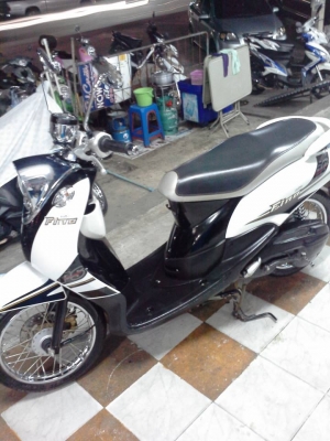 Yamaha Fino รุ่นเกน้ำมันแยกส่วน รถปลายปี 2556 ลาย PS รถสวยเป็นลายสุดท้าย